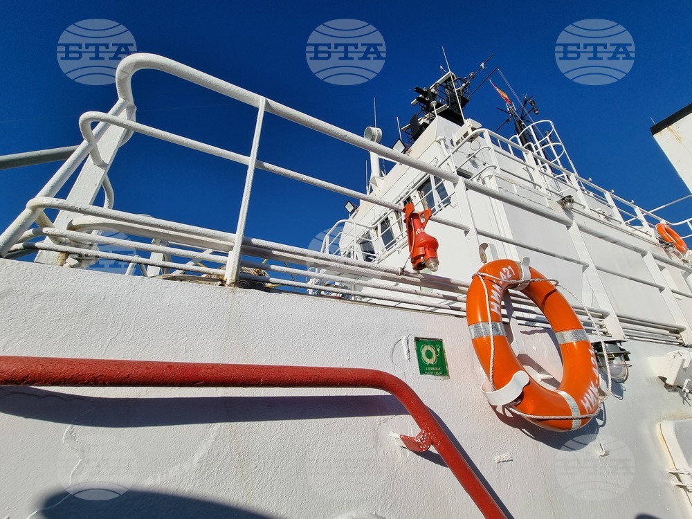 NAVAL RSV421 - Antarctica - Day 14 - Strait of Gibraltar - Crossing - Bad Weather - Waiting