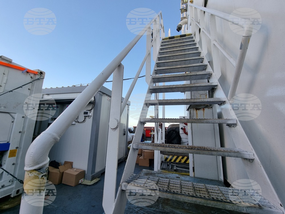 NAVAL RSV421 - Antarctica - Day 14 - Strait of Gibraltar - Crossing - Bad Weather - Waiting