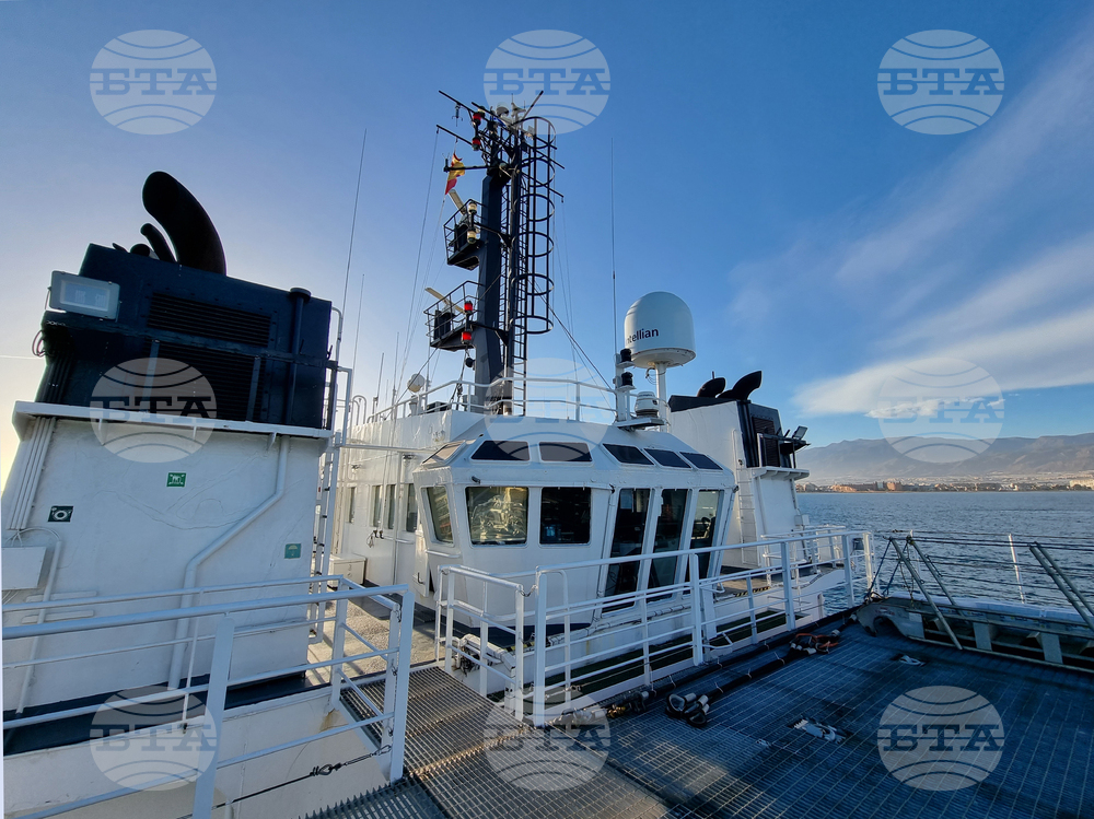 NAVAL RSV421 - Antarctica - Day 14 - Strait of Gibraltar - Crossing - Bad Weather - Waiting
