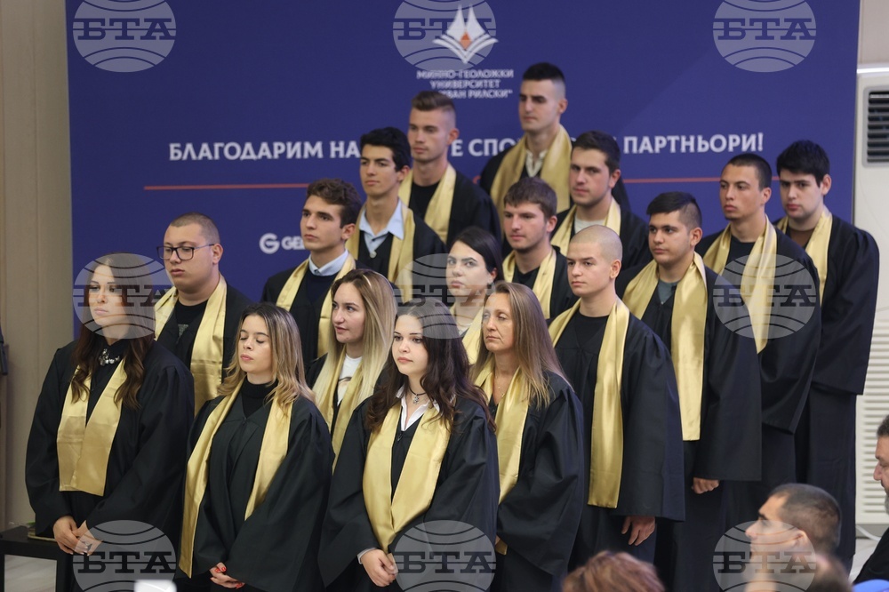 През учебната 2024/2025 година в Минно-геоложкия университет се обучават 15 чуждестранни студенти, от които трима са от страни в ЕС