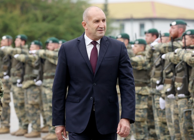 Със среща с българските военнослужещи в ЕУФОР приключи официалното посещение на президента Румен Радев в Босна и Херцеговина