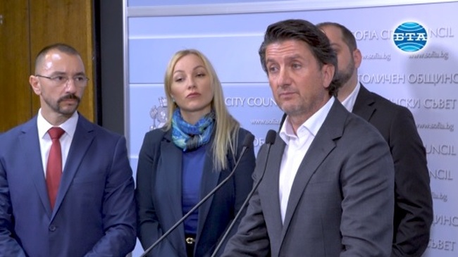 Хората, които стоят с часове в задръстванията в София са от различни политически сили, заяви общинският съветник от ГЕРБ-СДС Мирослав Боршош