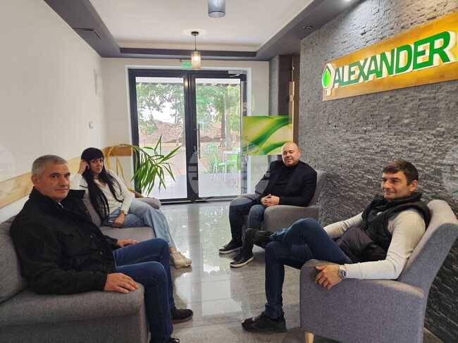 Малките партии се борят за субсидия и нарастване на недоверието към парламента, каза водачът на листата на ГЕРБ-СДС в Силистра Милен Делийски