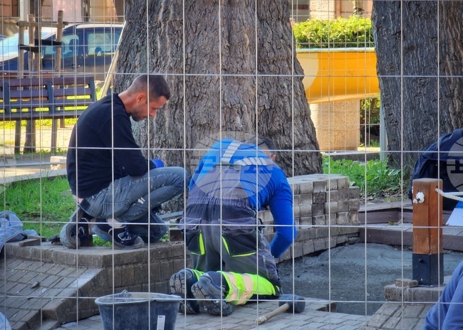 Бургас - открита сцена - ремонт 