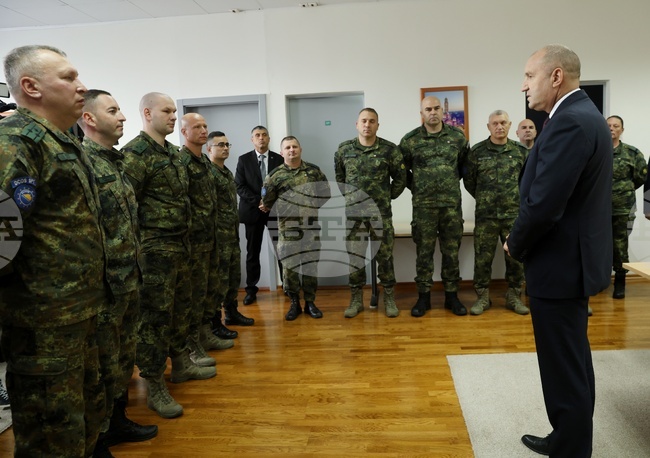  Босна и Херцеговина - Румен Радев - военна база „Бутмир“ - среща с български офицери