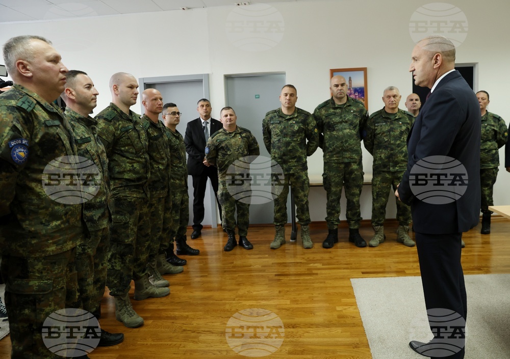 Босна и Херцеговина - Румен Радев - военна база „Бутмир“ - среща с български офицери