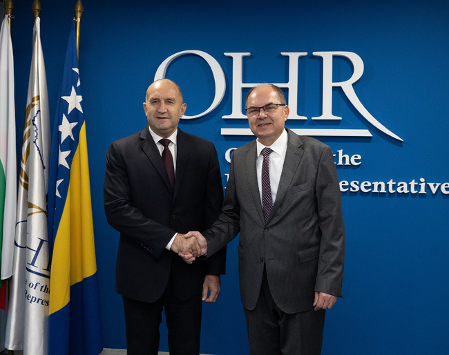 Президентът Радев: Апелирам българските политици да решат час по-скоро вътрешносемейните си проблеми и да върнат България там, където ѝе мястото – на Балканите и в по-широк регионален план в Европа