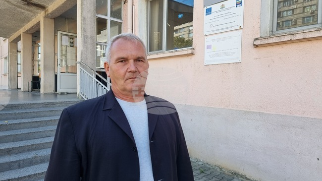 Над 1500 родители на ученици от начален курс и осмокласници вече са подали в Ямбол заявления за еднократна помощ