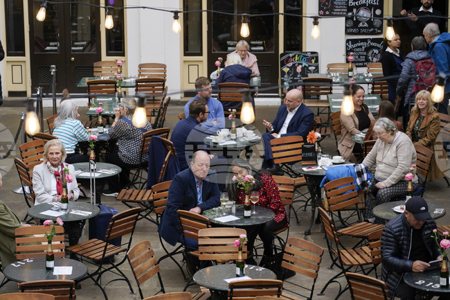 Безработицата във Великобритания се покачва до 4-годишен максимум през третото тримесечие