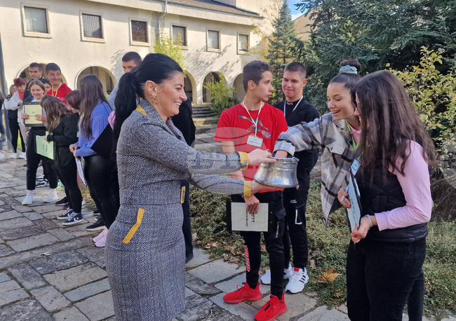 Смолян - „Проучи и намери в библиотеката и музея“ - ученици - състезание