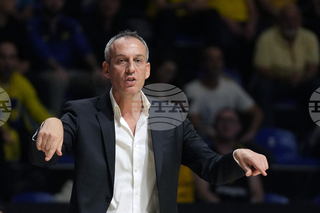 Треньорът на израелския Макаби Тел Авив Одед Каташ удължи договора си с клуба