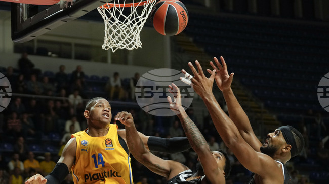 Европейската баскетболна лига глоби баскетболния Партизан с 40 000 евро заради провокации в домакински мач срещу Фенербахче