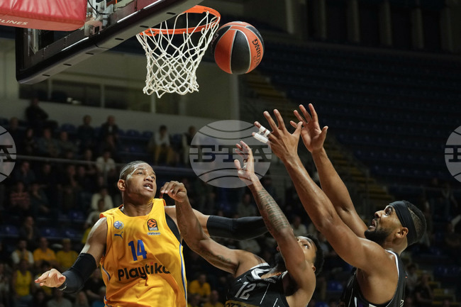 Европейската баскетболна лига глоби баскетболния Партизан с 40 000 евро заради провокации в домакински мач срещу Фенербахче