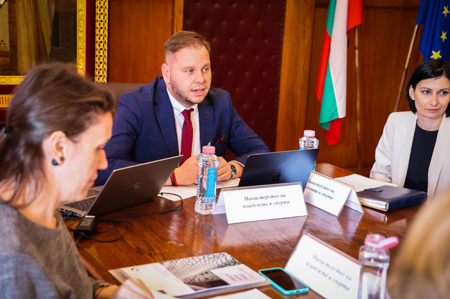 ММС: Зам.–министър Петър Младенов председателства заседанието на Националния консултативен съвет за младежта