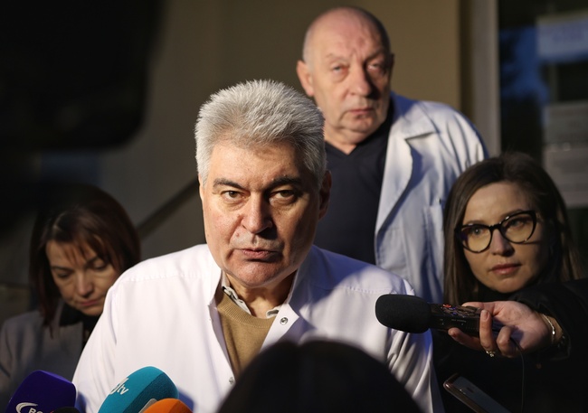 Направихме две промени, свързани с изписване на бебетата, каза директорът на "Шейново" Румен Велев
