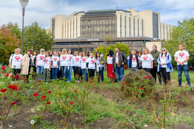 ИА ,,Медицински надзор”: “В памет на донорите: 16 рози бяха засадени в специална градина зад НДК”