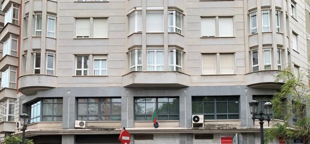 Консулството ни във Валенсия с информация за граничните проверки на непълнолетни