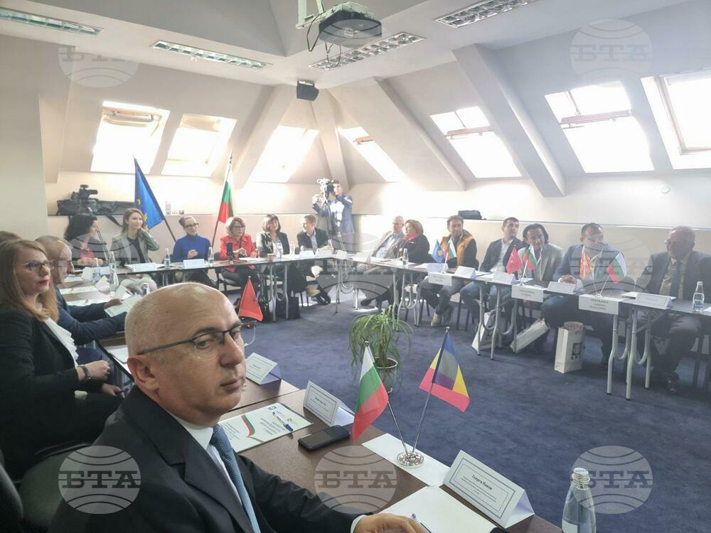 Началникът на кабинета на министъра на образованието Наталия Михалевска участва във форум за българските общности на Балканите