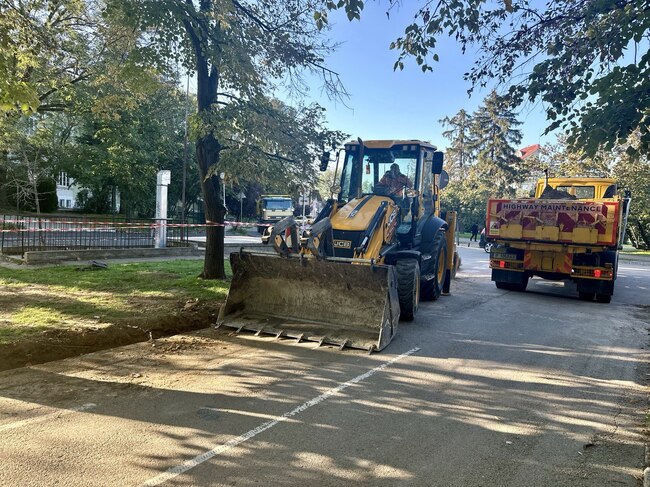 Община Русе започна обновяване на алеите в Парка на младежта