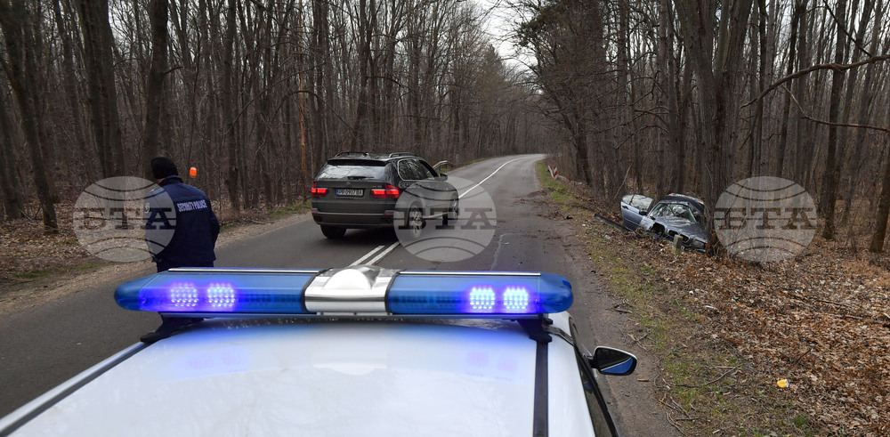 Жена е с опасност за живота след катастрофа в Разградско 