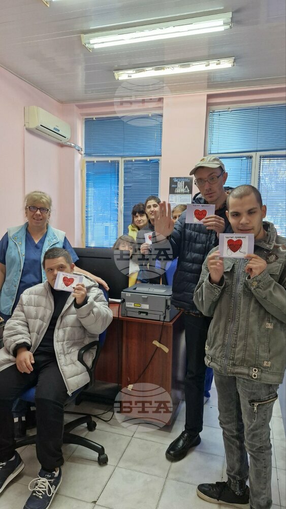 Младежи от Комплекса за социално развитие в Търговище поздравиха лекари в навечерието на професионалния им празник