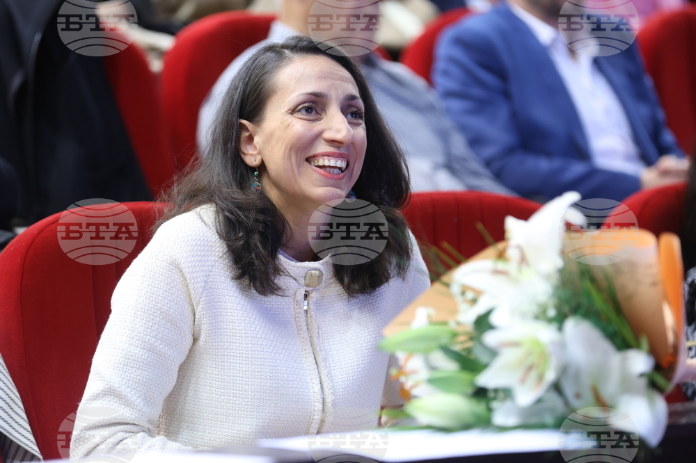 Радослава Недялкова, председател на Асоциацията на българските фолклорни състави в чужбина: Този наш форум е един празник на българщината 