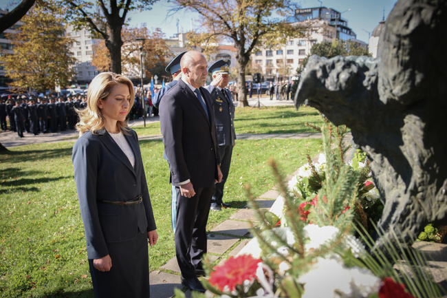 Председателят на Народното събрание Рая Назарян участва в отбелязването на Деня на военния парашутист