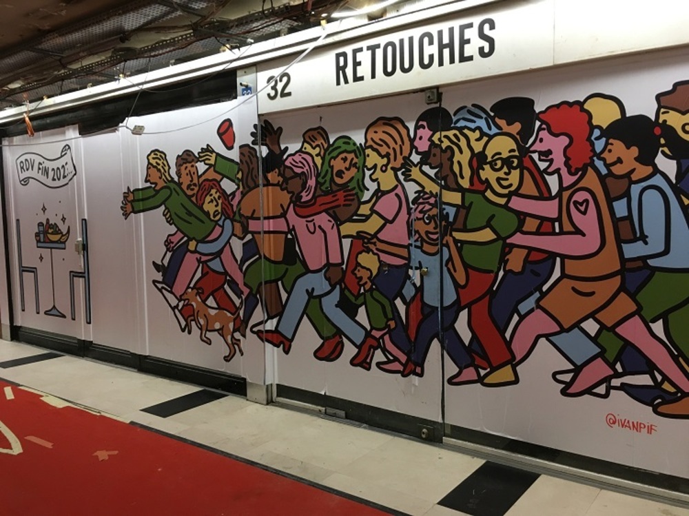 Works by Bulgarian Painter Adorn Facade of Galerie 66 on Champs-Elysees