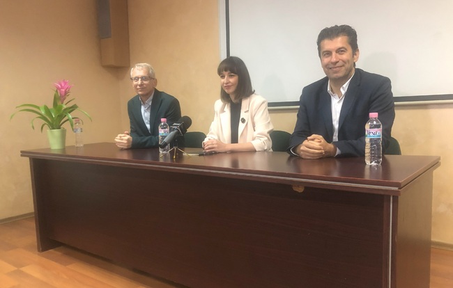 Свободата и смелостта могат да изведат България напред, а не нищетата и продаването на душата, каза във Враца Николай Денков