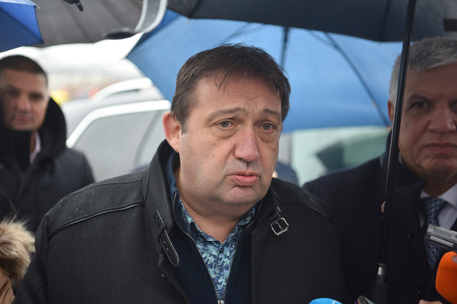 Цената на водата ще расте, докато не бъде приет новият закон за ВиК, заяви в Монтана министър Иван Шишков