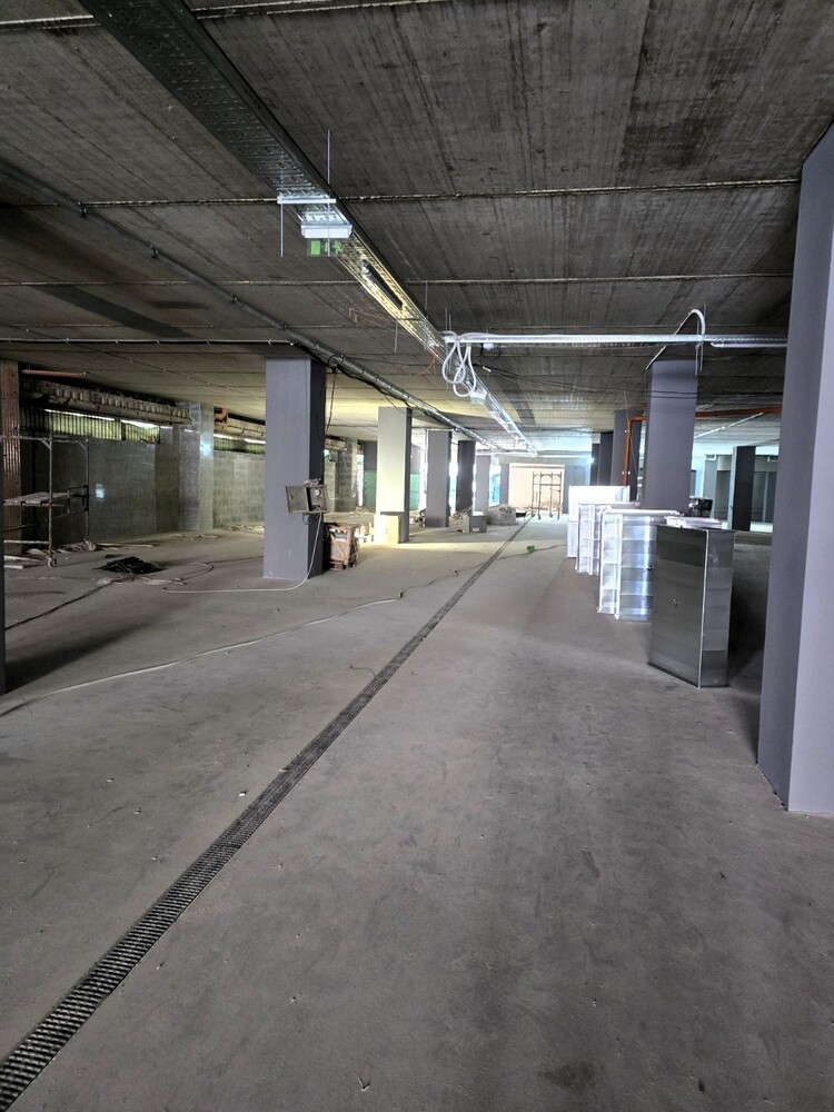 Община Асеновград: Почти готов е закритият паркинг с търговска част в Асеновград