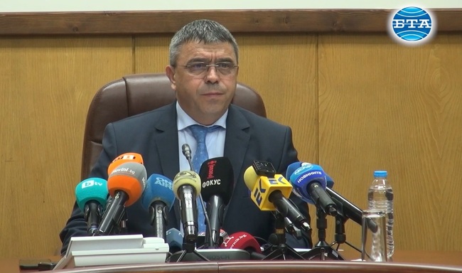 В МВР са получени над 200 сигнала за купуване на гласове, съобщи министър Атанас Илков