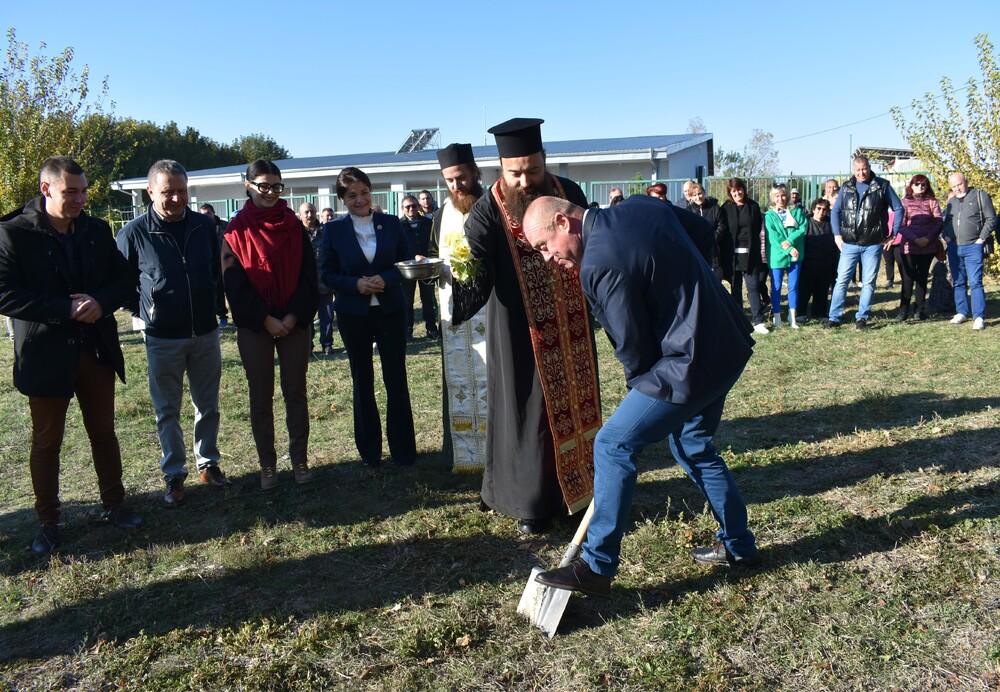 Областна администрация Видин: Областният управител присъства на символична първа копка по реконструкция на Дома за стари хора в с. Дреновец