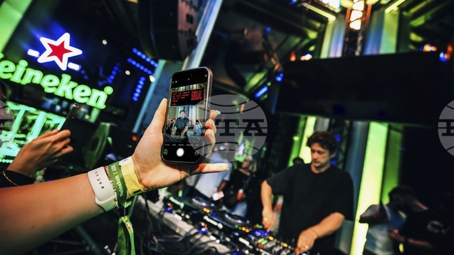 Главният изпълнителен директор на „Хайнекен“ Долф ван ден Бринк напуска поста след шест години начело на компанията