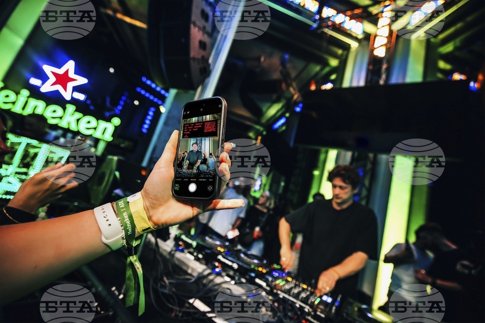 Главният изпълнителен директор на „Хайнекен“ Долф ван ден Бринк напуска поста след шест години начело на компанията