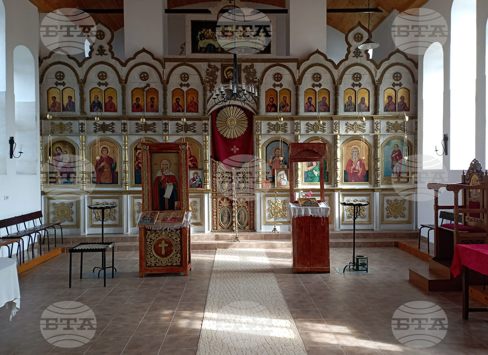 С пари от дарители е изработен нов иконостас за църквата „Св. Троица“ в Антоново