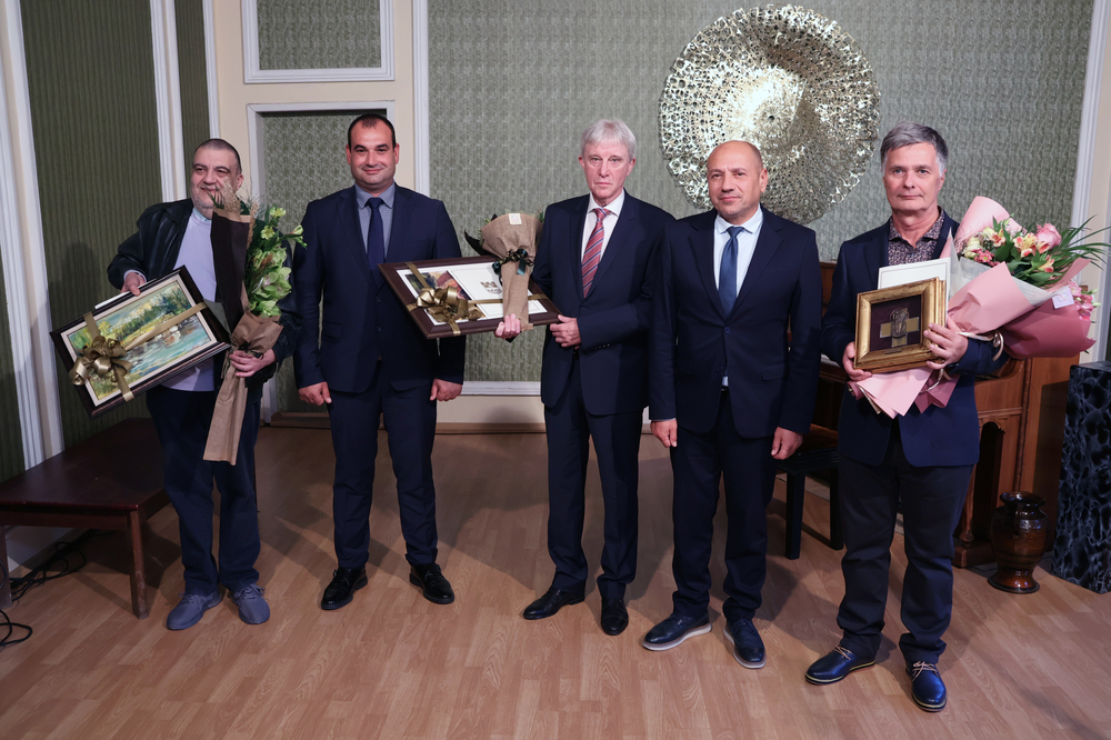 Община Ловеч: На официална церемония бяха връчени наградите на Община Ловеч за професионален принос в здравеопазването