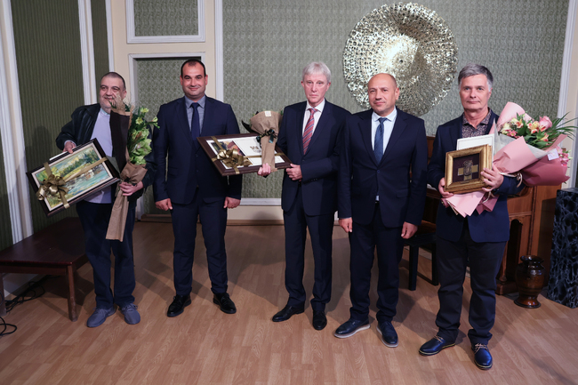 Община Ловеч: На официална церемония бяха връчени наградите на Община Ловеч за професионален принос в здравеопазването