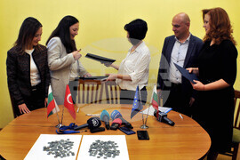 Бургас - митница - отнети монети - предаване