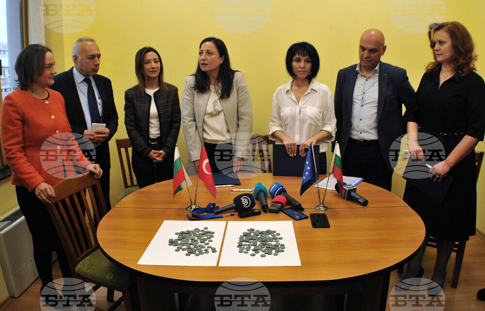 Бургас - митница - отнети монети - предаване