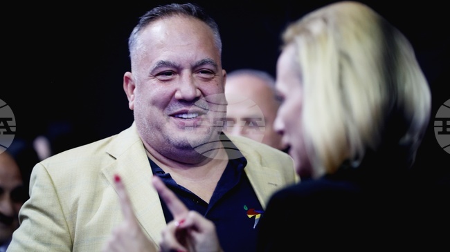 В присъствието на Слави Бинев наградиха шефа на Австралийската федерация по таекуондо с орден на крал Чарлз Трети