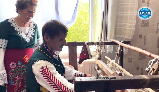 Ръководителят на Етнографския музей на село Зализничне показа как българи преселници са тъкали килими