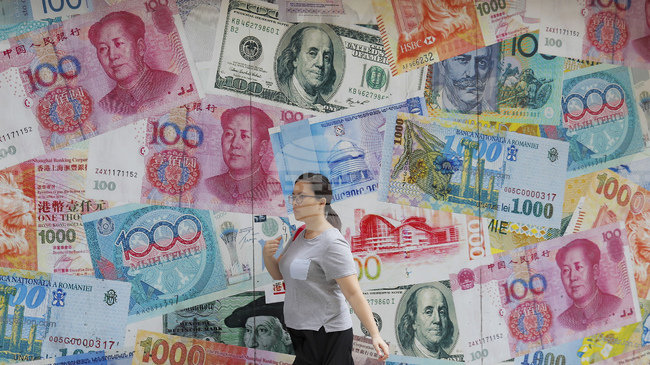 За валутните пазари 2025 г. прочете под знака на слабия щатски долар