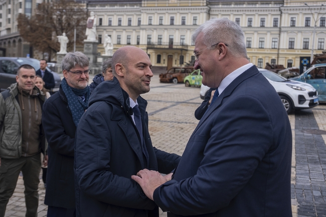 Франция е отворена за незабавна покана към Украйна за членство в НАТО, но са необходими още разговори