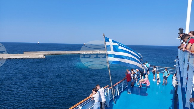 Бурни ветрове затрудняват фериботните услуги в Гърция