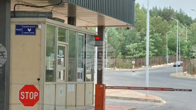 Ограничено е движението на тежкотоварни автомобили през граничен преход „Илинден - Ексохи"