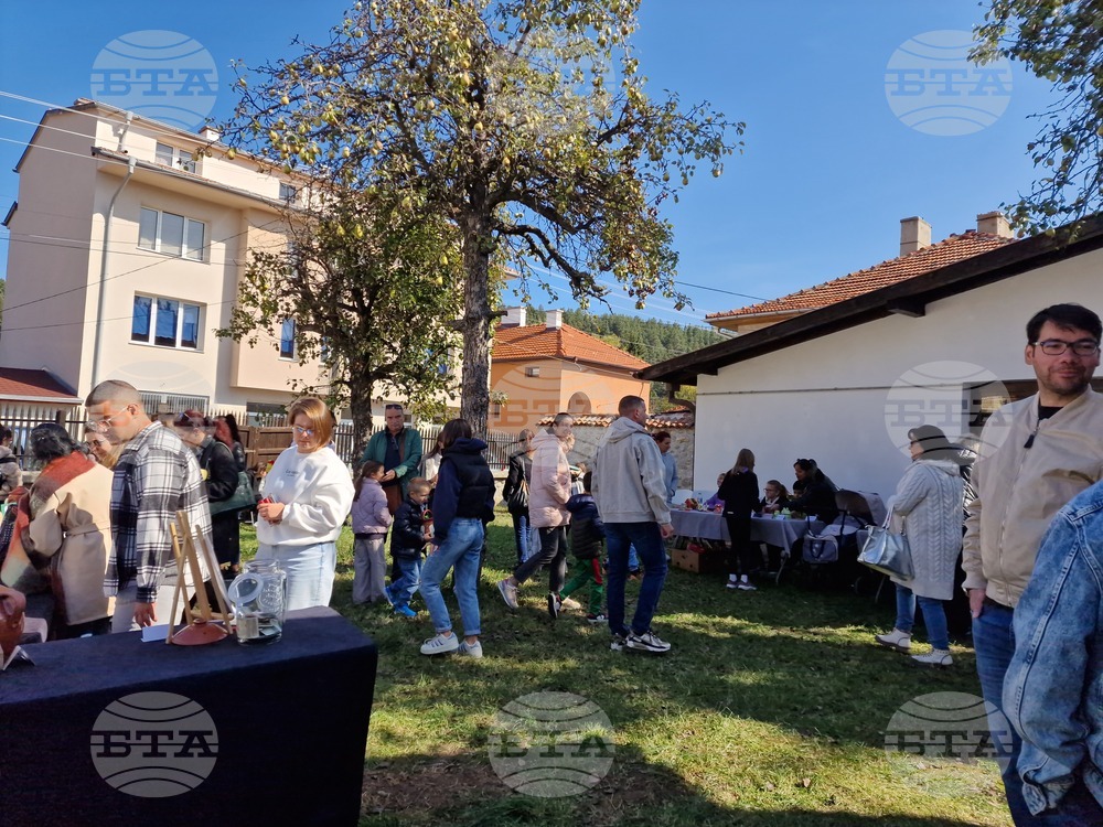 Самоков - Графична база - керамична изложба