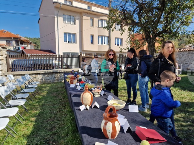 Самоков - Графична база - керамична изложба