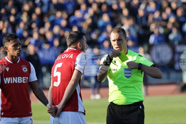 Българският съдия Драгомир Драганов ще отговаря за ВАР-системата на два мача в Кипър през уикенда