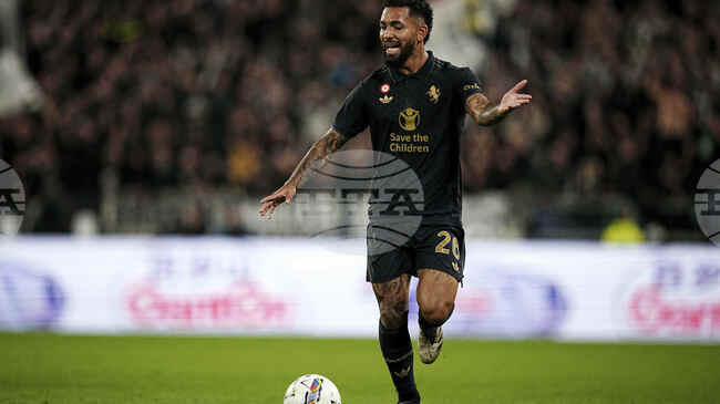 Астън Вила иска да върне бразилеца Дъглас Луис в редиците си и е започнал преговори с Ювентус